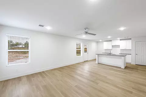 Living - 1005 20th St, Hempstead, TX 77445 photo 2 of 3
