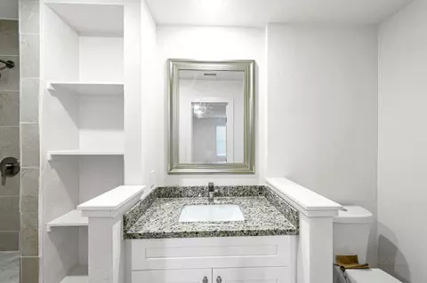 Bath - 1005 20th St, Hempstead, TX 77445 photo 2 of 4
