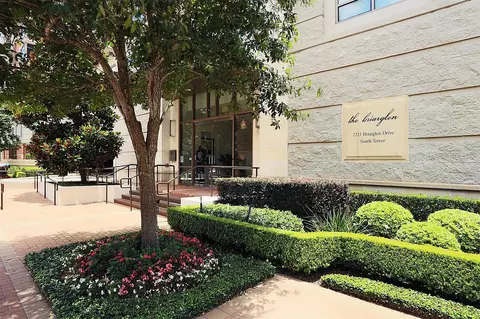 2211 Briarglen Dr #310, Houston, TX 77027
