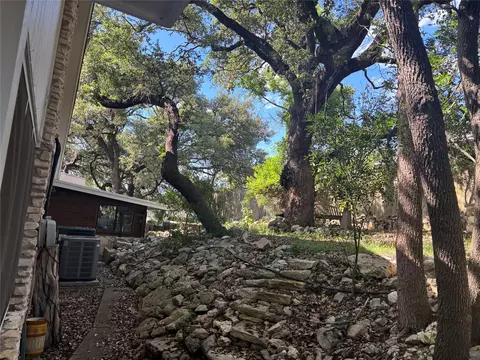 72 Woodcreek Dr, Wimberley, TX 78676
