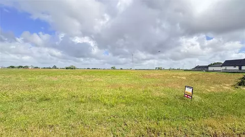 383 Brahman Trl, Angleton, TX 77515