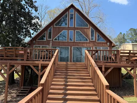 173 Ridgecrest Dr, Burkeville, TX 75932