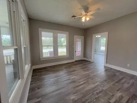 Living - 115 Summit St, Schulenburg, TX 78956 photo 7 of 7