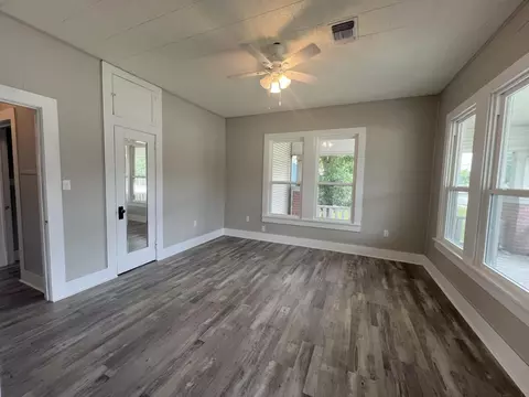 Living - 115 Summit St, Schulenburg, TX 78956 photo 6 of 7
