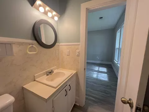 Bath - 115 Summit St, Schulenburg, TX 78956 photo 2 of 4