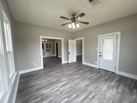 Living - 115 Summit St, Schulenburg, TX 78956 photo 2 of 7