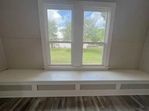 Living - 115 Summit St, Schulenburg, TX 78956 photo 3 of 7
