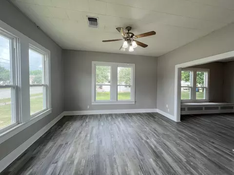 Living - 115 Summit St, Schulenburg, TX 78956 photo 1 of 7