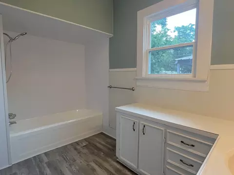 Bath - 115 Summit St, Schulenburg, TX 78956 photo 4 of 4