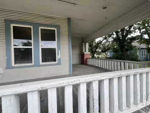 Exterior - 115 Summit St, Schulenburg, TX 78956 photo 3 of 5