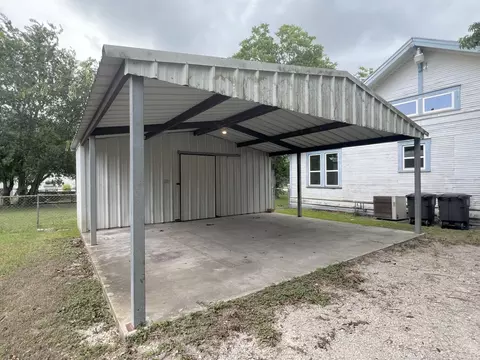 Exterior - 115 Summit St, Schulenburg, TX 78956 photo 5 of 5
