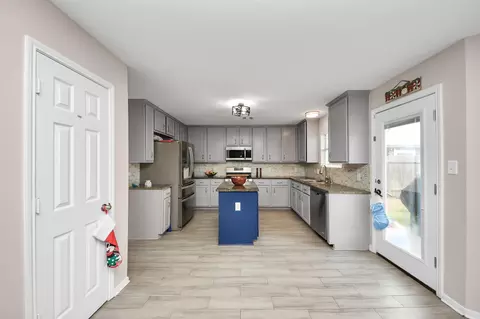 Kitchen - 515 Spindle Ridge Dr, Spring, TX 77386 photo 2 of 7