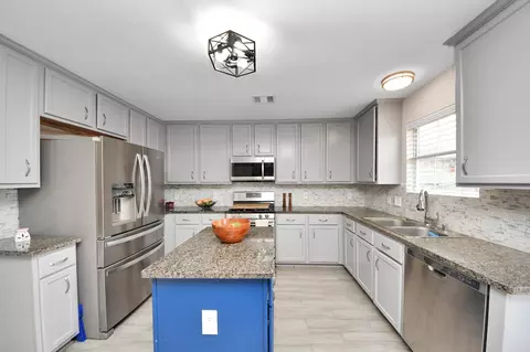 Kitchen - 515 Spindle Ridge Dr, Spring, TX 77386 photo 3 of 7