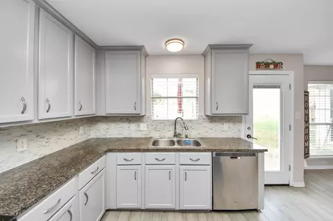 Kitchen - 515 Spindle Ridge Dr, Spring, TX 77386 photo 6 of 7