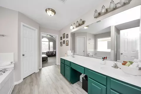Bath - 515 Spindle Ridge Dr, Spring, TX 77386 photo 3 of 6