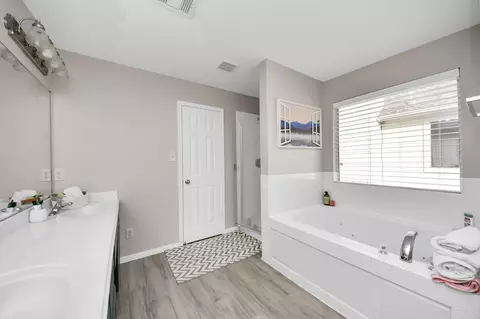 Bath - 515 Spindle Ridge Dr, Spring, TX 77386 photo 5 of 6
