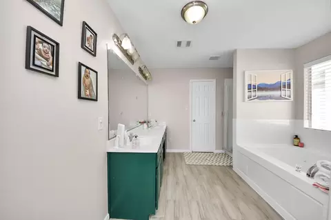 Bath - 515 Spindle Ridge Dr, Spring, TX 77386 photo 4 of 6