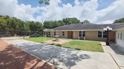 902 Ashford Pkwy, Houston, TX 77077
