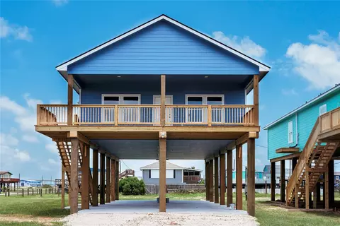 528 Thunder Rd, Surfside Beach, TX 77541