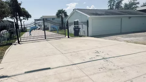 8720 Ocean Dr, Beach City, TX 77523