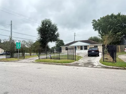 7562 Thurow St, Houston, TX 77087