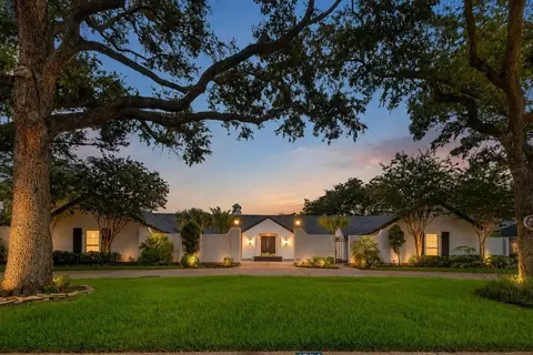 1534 David Searles Blvd, Sugar Land, TX 77478