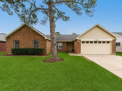 2306 Featherton Ct, Sugar Land, TX 77478