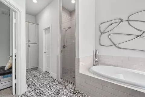 Bath - 1507 Beech Dr, Conroe, TX 77385 photo 3 of 5