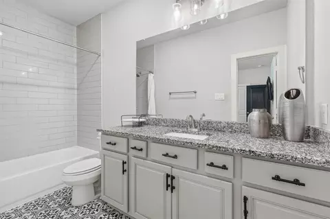 Bath - 1507 Beech Dr, Conroe, TX 77385 photo 4 of 5