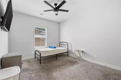 Bedroom - 1507 Beech Dr, Conroe, TX 77385 photo 4 of 5