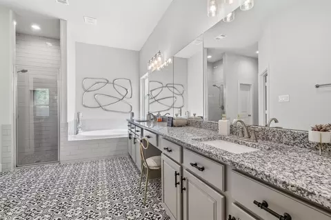 Bath - 1507 Beech Dr, Conroe, TX 77385 photo 2 of 5