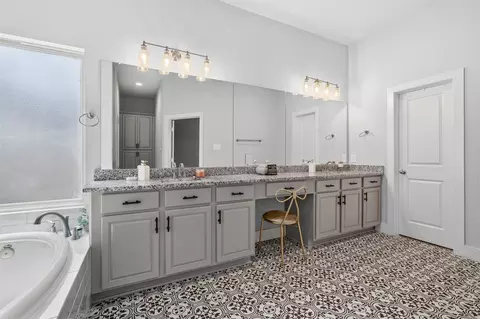 Bath - 1507 Beech Dr, Conroe, TX 77385 photo 1 of 5
