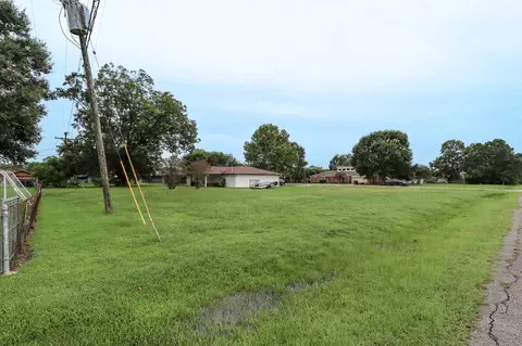 2895 Solomon St, Port Arthur, TX 77640