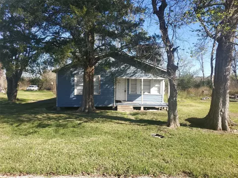109 Carver St, West Columbia, TX 77486