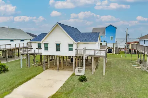 12922 Jolly Roger Dr, Freeport, TX 77541