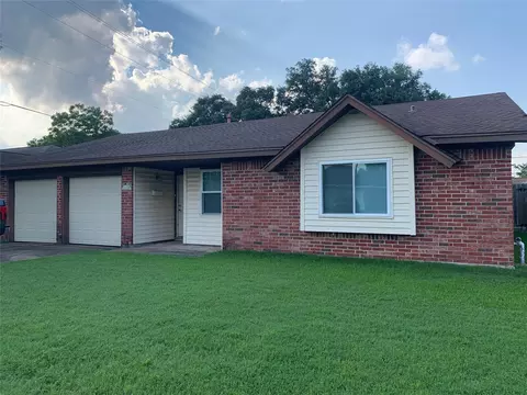 1110 E Rutgers Ln, Deer Park, TX 77536