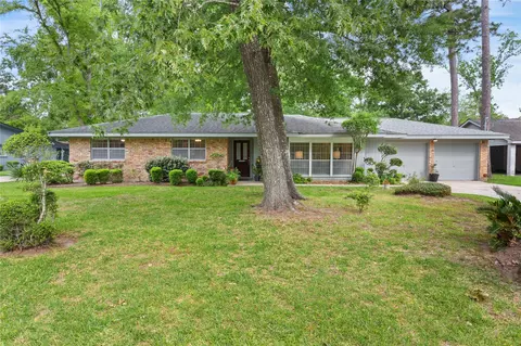 1301 Plantation Dr, Dickinson, TX 77539