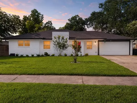4621 Briarbend Dr, Houston, TX 77035