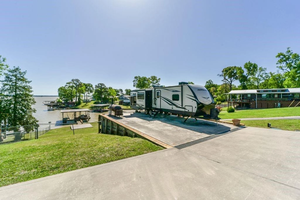 321 E Woodland Shrs Dr