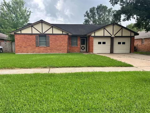 9910 Stonemont Rd, La Porte, TX 77571