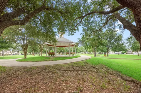 View/Area - 607 Travis St #5, Webster, TX 77598 photo 2 of 3