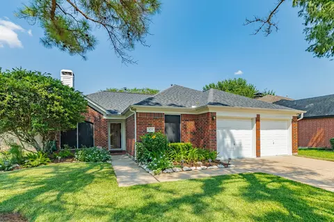 3739 Crescent Dr, Pearland, TX 77584