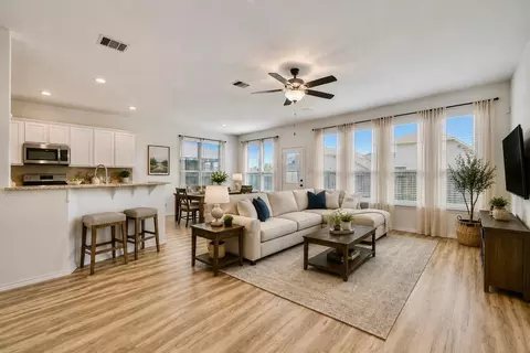4327 Oakdale Mist Dr, Dickinson, TX 77539