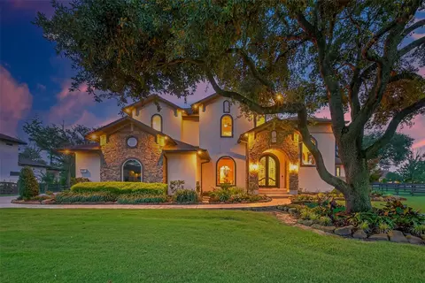 14 Royal King Rd, Tomball, TX 77377