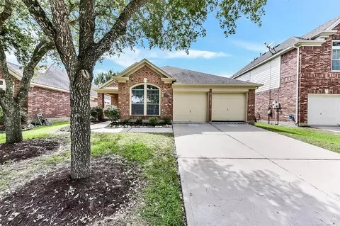 2024 Shore Breeze Dr, Pearland, TX 77584