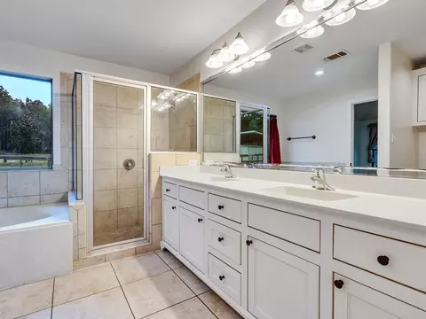 Bath - 12654 Maxwell St, Willis, TX 77378 photo 3 of 4