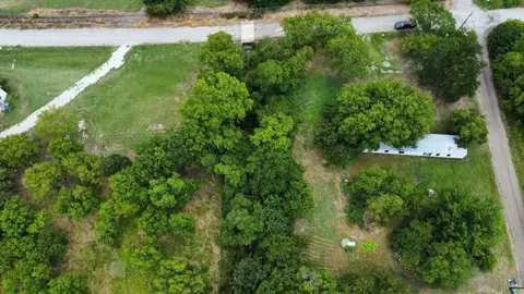300 N Austin St, Wolfe City, TX 75496