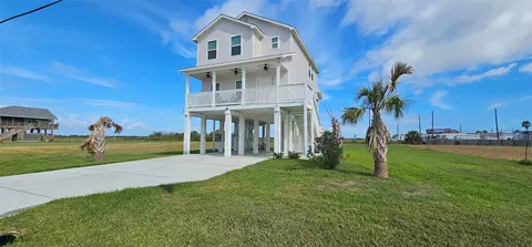 18103 Shaman Dr, Galveston, TX 77554
