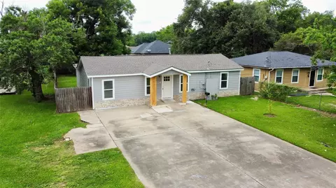 514 Mckee St, Clute, TX 77531