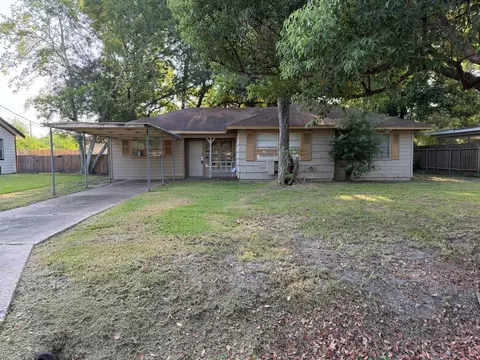 1810 11th St, Orange, TX 77630